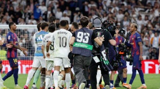 Imagen de El Cl&aacute;sico tras el pitido final (2-1)