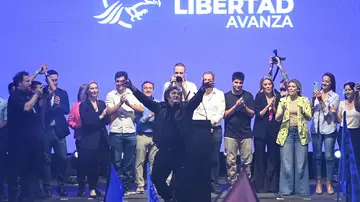 El presidente de Argentina, Javier Milei, reacciona durante el cierre de campaña del partido La Libertad Avanza  El presidente de Argentina, Javier Milei, reacciona durante el cierre de campaña del partido La Libertad Avanza