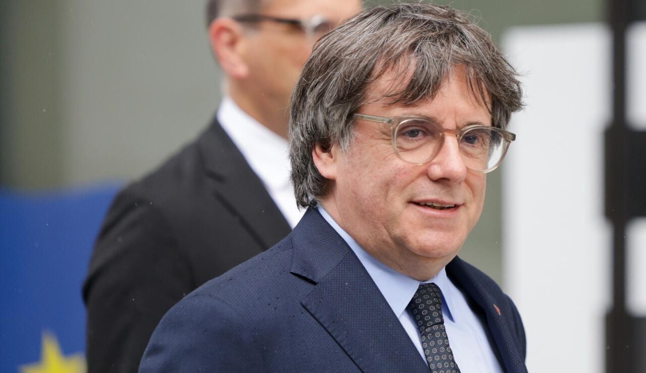 Fotograf&iacute;a de archivo del expresidente de la Generalitat de Catalu&ntilde;a, Carles Puigdemont (d), en Bruselas.