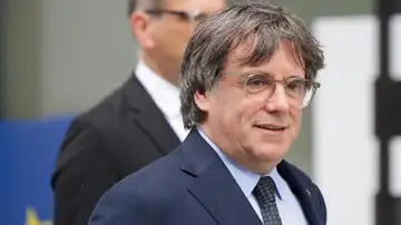 Fotografía de archivo del expresidente de la Generalitat de Cataluña, Carles Puigdemont (d), en Bruselas. Fotografía de archivo del expresidente de la Generalitat de Cataluña, Carles Puigdemont (d), en Bruselas.