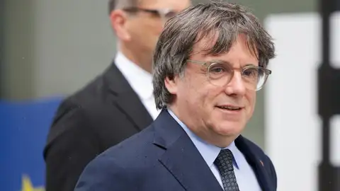Fotografía de archivo del expresidente de la Generalitat de Cataluña, Carles Puigdemont (d), en Bruselas. Fotografía de archivo del expresidente de la Generalitat de Cataluña, Carles Puigdemont (d), en Bruselas.