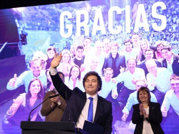 Javier Milei celebra los resultados de las elecciones de Argentina