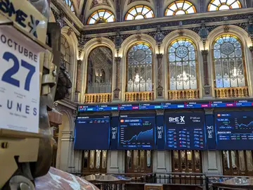 Paneles muestran la evolución de la Bolsa este lunes Paneles muestran la evolución de la Bolsa este lunes