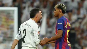 Dani Carvajal se dirige a Lamine Yamal en El Clásico Dani Carvajal se dirige a Lamine Yamal en El Clásico