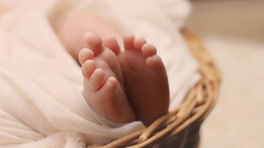 Imagen de los pies de un beb&eacute;