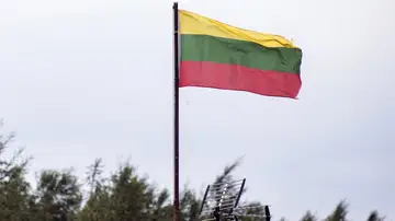 Lituania cierra indefinidamente su frontera con Bielorrusia por los globos con contrabando Lituania cierra indefinidamente su frontera con Bielorrusia por los globos con contrabando