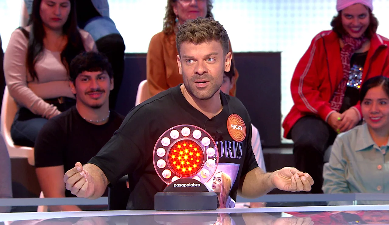 Ricky Merino se desdobla para hacer de Pimpinela: ¡pleno y performance en La Pista!