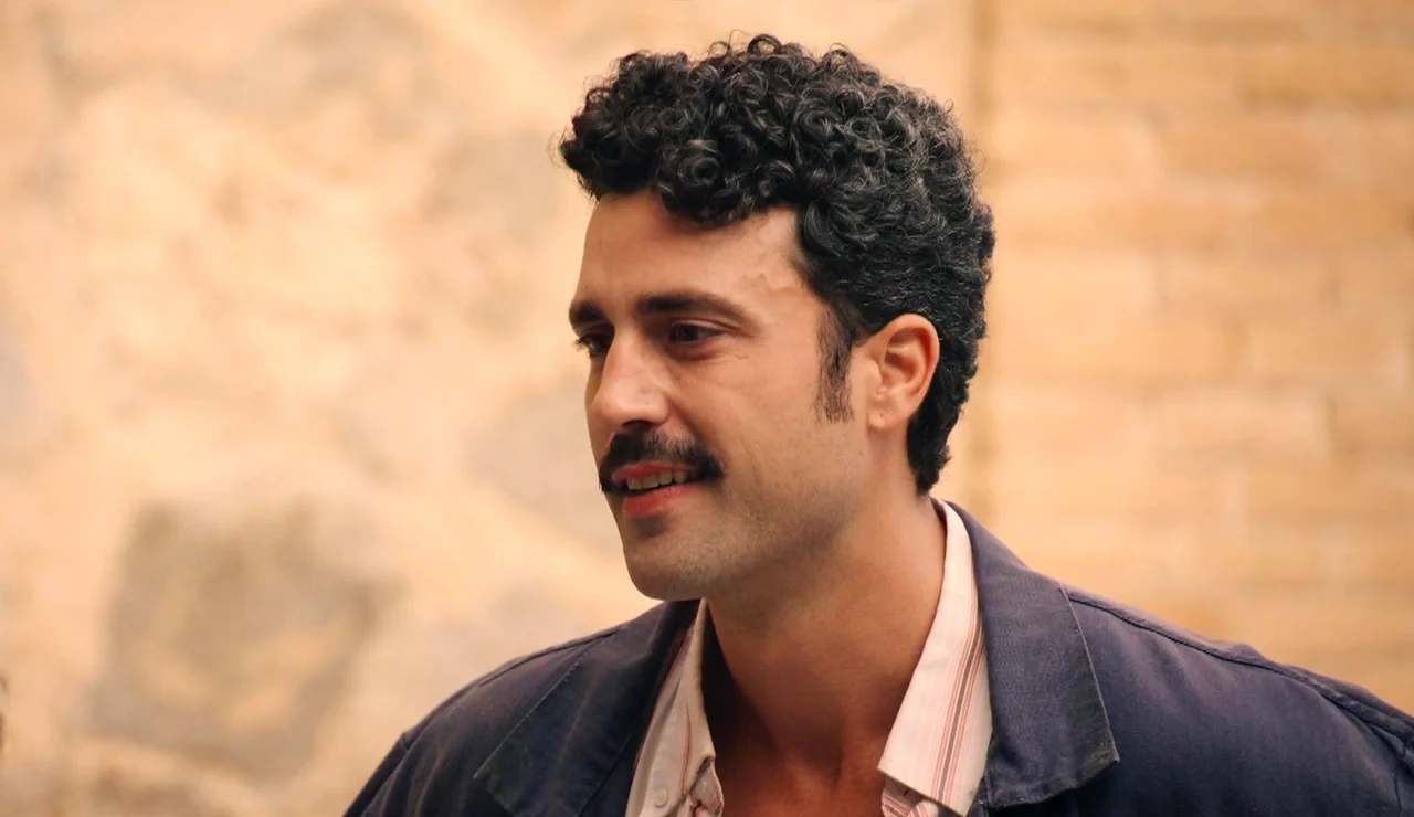 Carmen se reencuentra en la fábrica con David, su primer novio: ¿se lo contará Tasio?