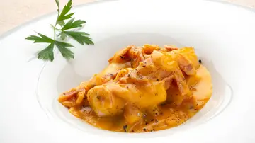 Karlos Arguiñano elabora puerros a la carbonara: "Una receta muy bonita, rica y fácil de hacer" Karlos Arguiñano elabora puerros a la carbonara: "Una receta muy bonita, rica y fácil de hacer"