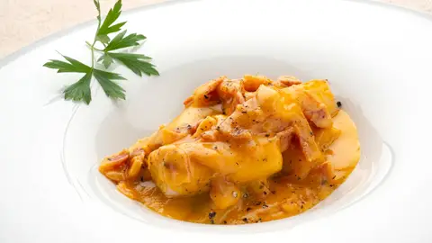 Karlos Arguiñano elabora puerros a la carbonara: "Una receta muy bonita, rica y fácil de hacer" Karlos Arguiñano elabora puerros a la carbonara: "Una receta muy bonita, rica y fácil de hacer"