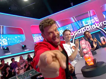 El guiño a Chenoa con el que Ricky Merino celebra su triplete de plenos en La Pista El guiño a Chenoa con el que Ricky Merino celebra su triplete de plenos en La Pista