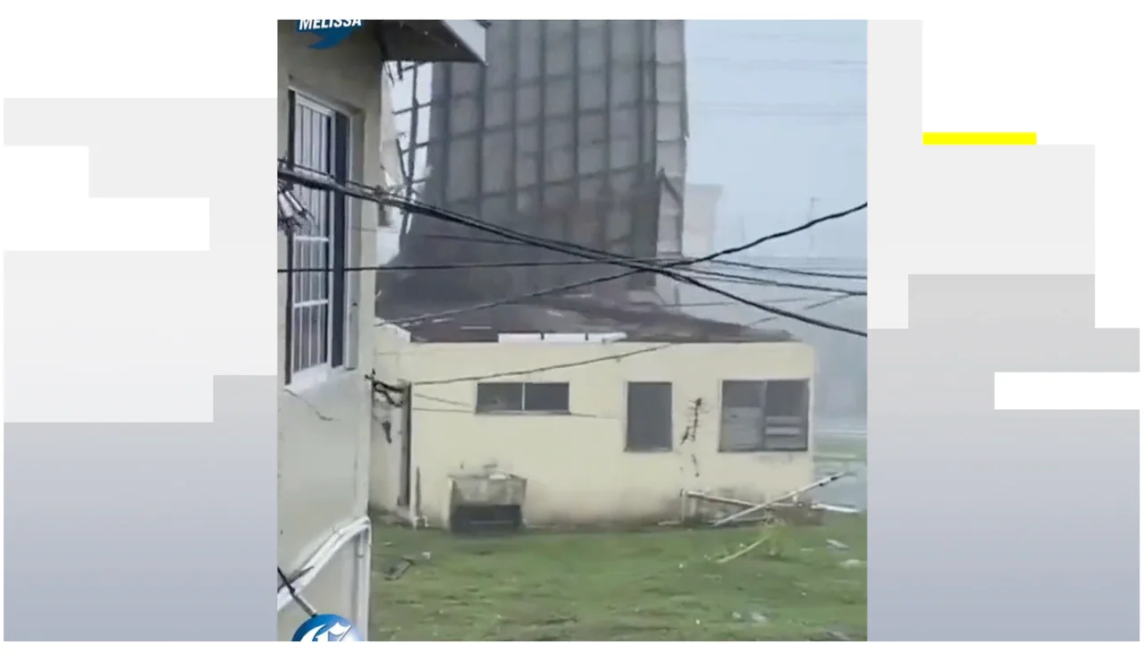 Huracán se lleva el techo de la casa