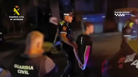 La Guardia Civil ha detenido a once personas en una operación conjunta con la Guardia Urbana La Guardia Civil ha detenido a once personas en una operación conjunta con la Guardia Urbana