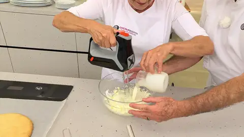 Bate los ingredientes brevemente Bate los ingredientes brevemente