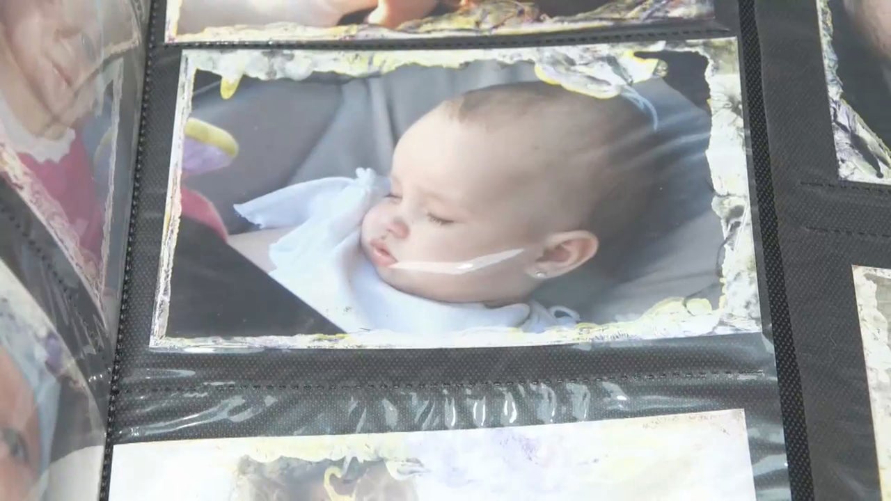 비극으로 인해 많은 가족이 잃어버린 수십 장의 사진을 복구했습니다. 비극으로 인해 많은 가족이 잃어버린 수십 장의 사진을 복구했습니다.