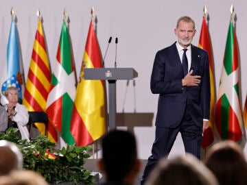 El rey Felipe VI tras su intervenci&oacute;n en el funeral de Estado por las 237 v&iacute;ctimas de la dana