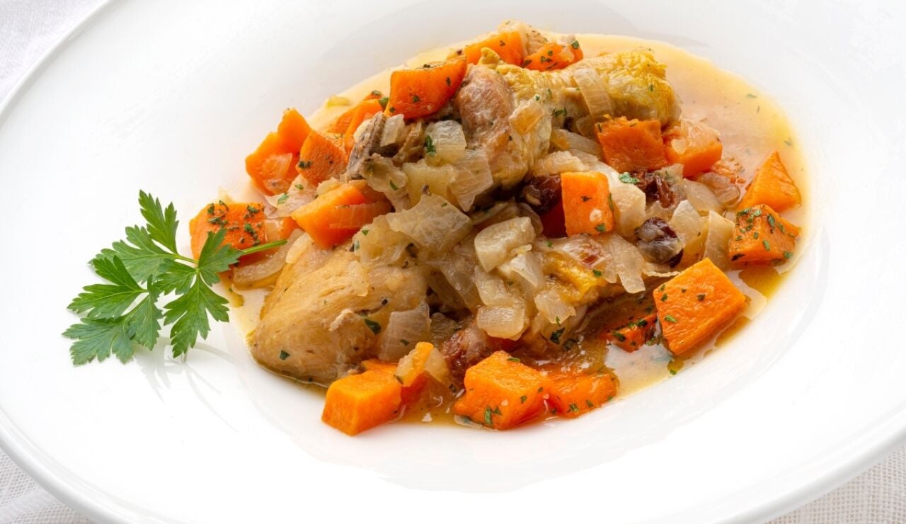 La receta de pollo guisado con boniato de Karlos Argui&ntilde;ano que "no os va a fallar"