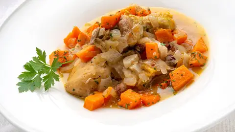 La receta de pollo guisado con boniato de Karlos Arguiñano que "no os va a fallar" La receta de pollo guisado con boniato de Karlos Arguiñano que "no os va a fallar"