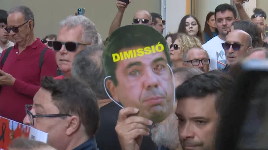 Las asociaciones de víctimas por la DANA salen a las calles Antena3 Noticias
