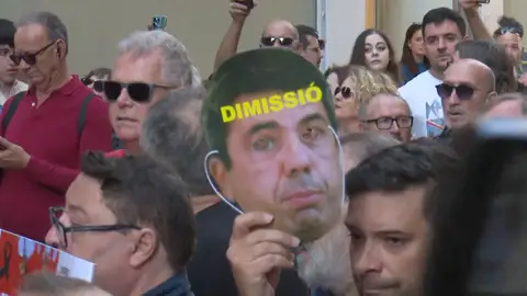 Las asociaciones de víctimas por la DANA salen a las calles  Antena3 Noticias