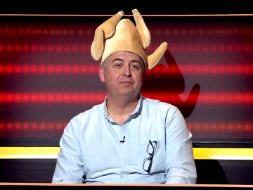 Arturo Valls flipa un concursante llamado Salmorejo Power: &iquest;por qu&eacute; lleva un pollo en la cabeza? 