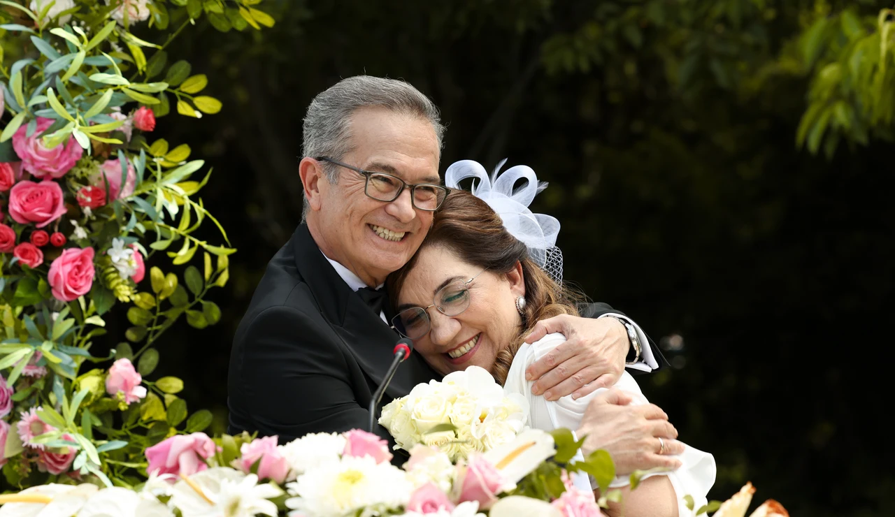 Reha y Gülçiçek cumplen su sueño y se casan demostrando que nunca es tarde para amar