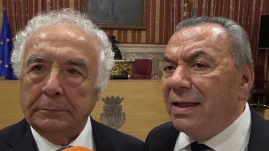 Los del R&iacute;o contestanto a la prensa