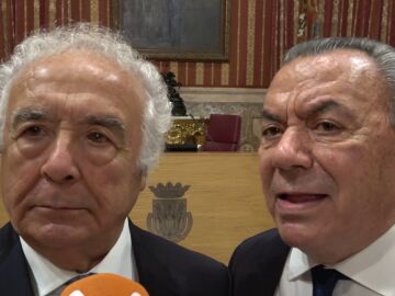 Los del R&iacute;o contestanto a la prensa