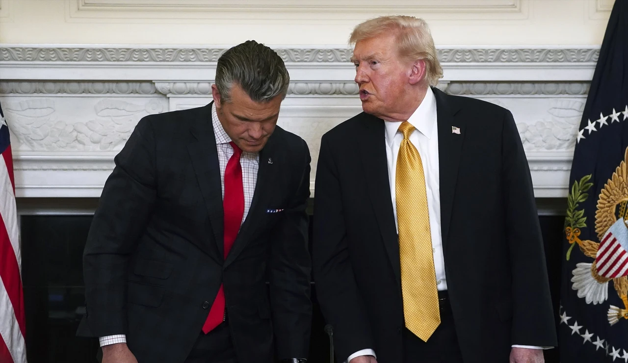 El presidente de Estados Unidos, Donald Trump, y el jefe de Departamento de Guerra, Pete Hegseth