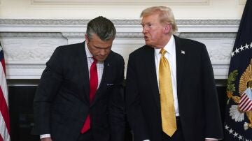 El presidente de Estados Unidos, Donald Trump, y el jefe de Departamento de Guerra, Pete Hegseth