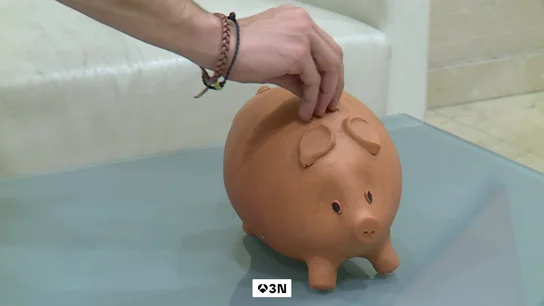 El ahorro cae en España mientras crece en Europa, baja al 12,4% y se estanca desde 2023 El ahorro cae en España mientras crece en Europa, baja al 12,4% y se estanca desde 2023