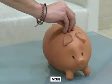 El ahorro cae en España mientras crece en Europa, baja al 12,4% y se estanca desde 2023 El ahorro cae en España mientras crece en Europa, baja al 12,4% y se estanca desde 2023