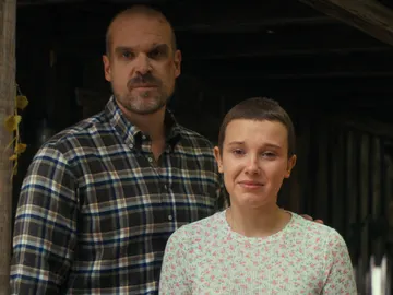 David Harbour y Millie Bobby Brown en la temporada 4 de Stranger Things David Harbour y Millie Bobby Brown en la temporada 4 de Stranger Things