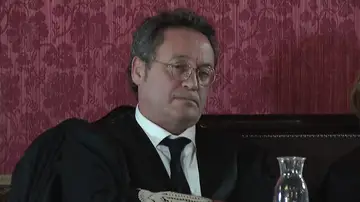 El novio de Ayuso mira al fiscal general y le acusa de "haberle matado públicamente": "Pasé a ser el delincuente confeso de España" El novio de Ayuso mira al fiscal general y le acusa de "haberle matado públicamente": "Pasé a ser el delincuente confeso de España"