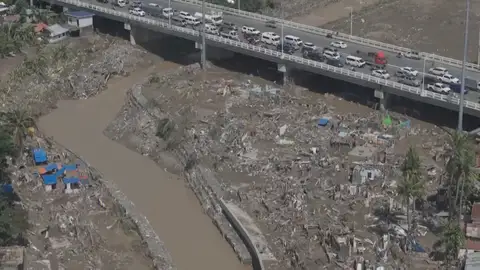 Destrozos en Filipinas tras el paso del tifón Kalmaegi Destrozos en Filipinas tras el paso del tifón Kalmaegi