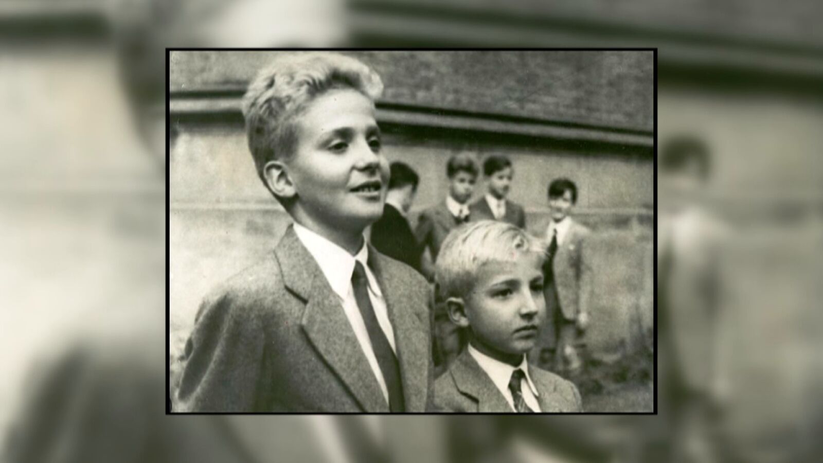 Incógnitas tras el relato de la muerte del hermano del rey Juan Carlos I: 