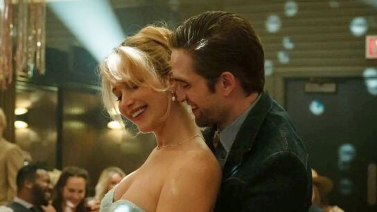 Jennifer Lawrence y Robert Pattinson en Die, my love