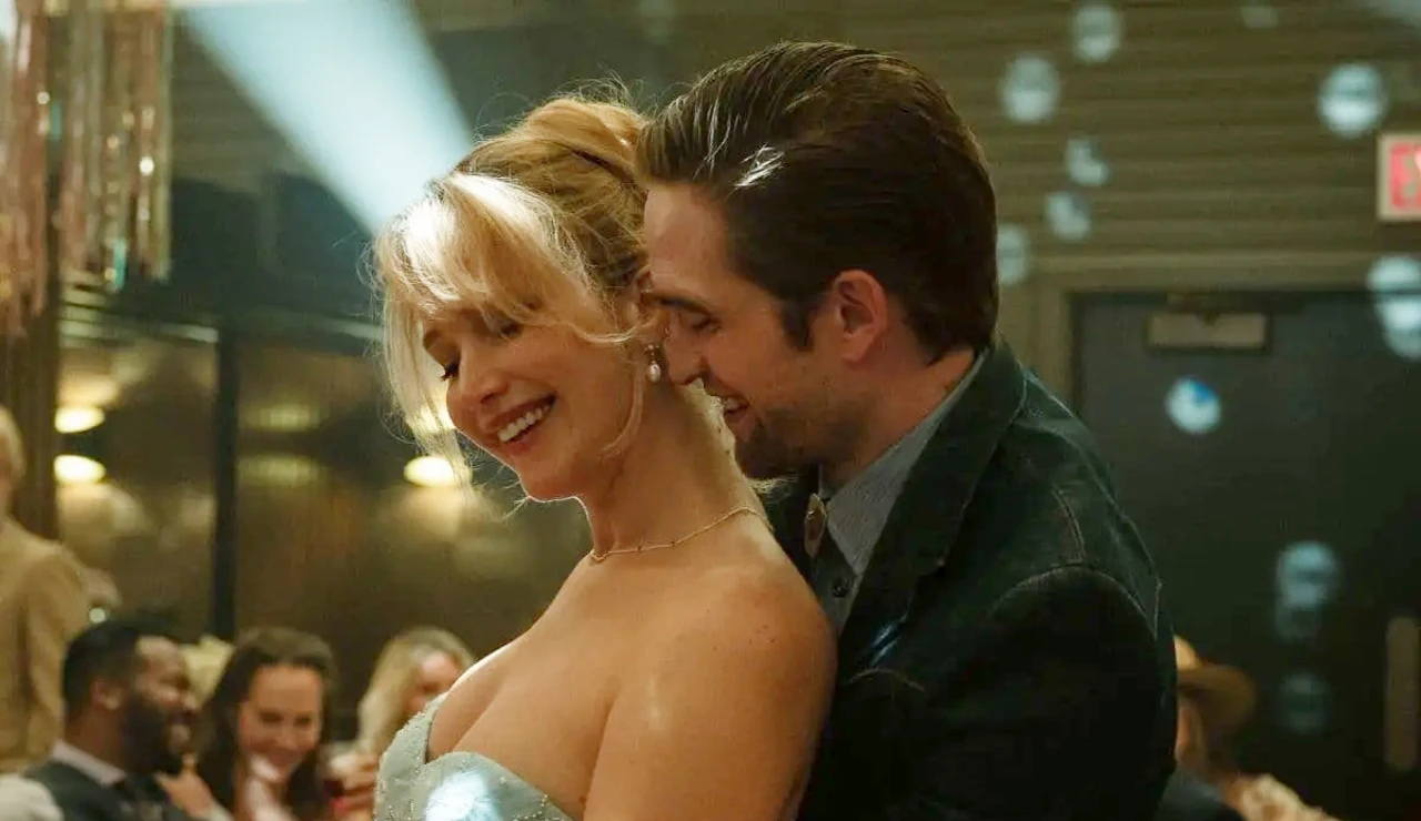 Jennifer Lawrence y Robert Pattinson en Die, my love