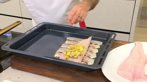 Salpimienta otro lomo y ponlo sobre el puerro Salpimienta otro lomo y ponlo sobre el puerro