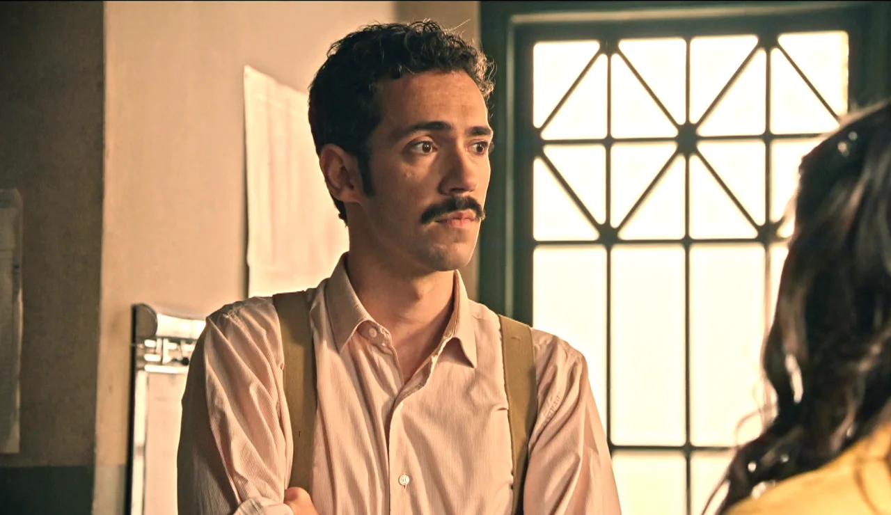 Tasio, entre la espada y la pared, tiene que tomar una difícil decisión: se ve obligado a despedir a Chema de la fábrica