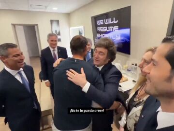 Javier Milei y Rafa Nadal se abrazan antes de un acto en Miami