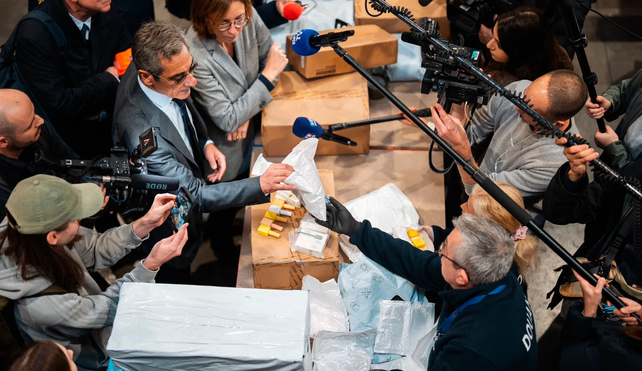 Inspeccionan paquetes en el aeropuerto de Francia