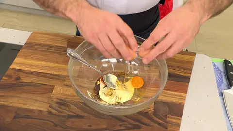 Mezcla bien y agrega el panko en polvo Mezcla bien y agrega el panko en polvo