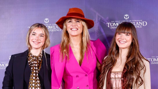 Raquel Mero&ntilde;o con sus hijas, Daniela y Martina