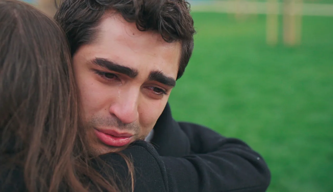 Suna le recuerda a Ferit una dura verdad: no todos los amores son correspondidos