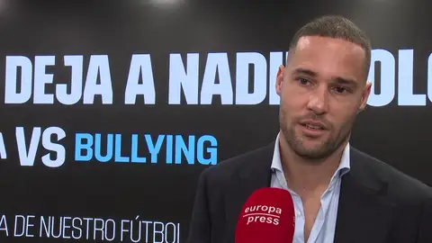 Mario Suárez haciendo declaraciones a la prensa Mario Suárez haciendo declaraciones a la prensa