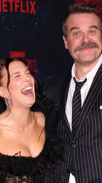 Millie Bobby Brown y David Harbour