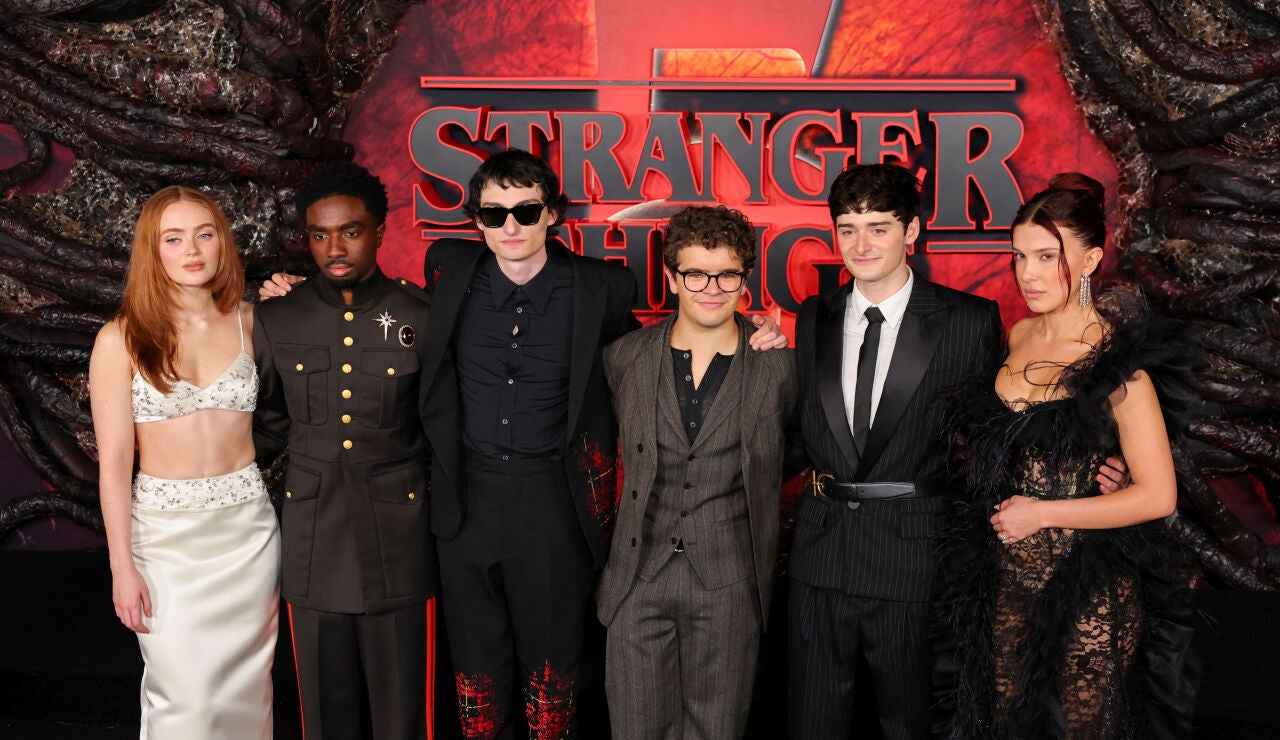 Elenco de Stranger Things, con Millie Bobby Brown