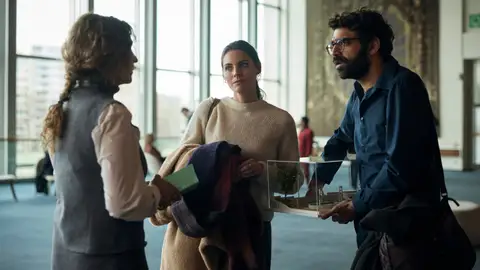 Isabelle Renauld, Amaia Salamanca y David Verdaguer en Siempre es invierno Isabelle Renauld, Amaia Salamanca y David Verdaguer en Siempre es invierno