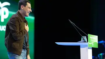 Juanma Moreno, reelegido como líder del PP de Andalucía: "Me dejaré la piel para que este partido vuelva a ser la primera fuerza" Juanma Moreno, reelegido como líder del PP de Andalucía: "Me dejaré la piel para que este partido vuelva a ser la primera fuerza"